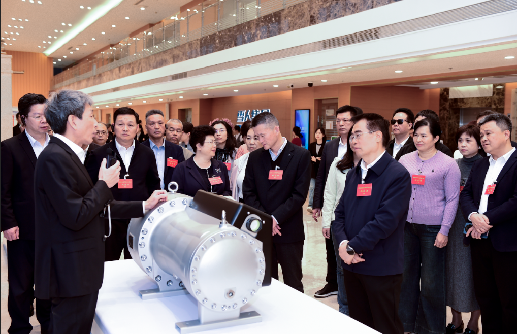 b体育动态|福建省全国人大代表视察b体育